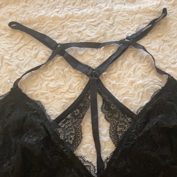 ♥️💕♥️Strappy black bralette - Picture 3 of 5